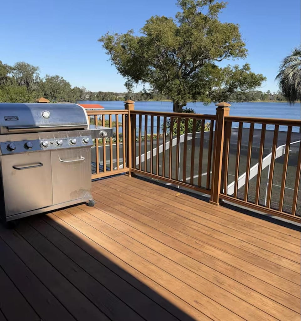 BBQ facilities, Balcony/Terrace, Lake view