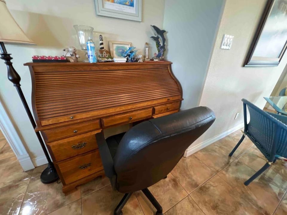 Galveston Bay Elegant Waterfront Home 3bed 3b Lighted Private fishing pier House in San Leon