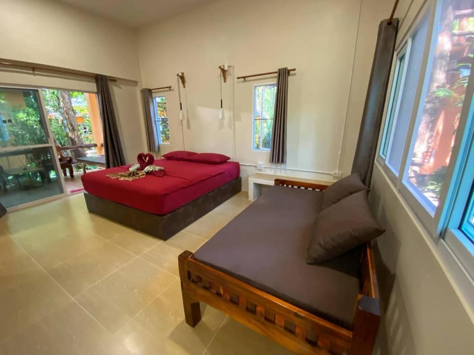 JJ Beach Resort & JJ Seafood Resort in Ko Phayam