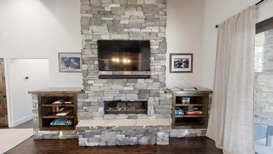 TV and multimedia, Living room, fireplace, furniture