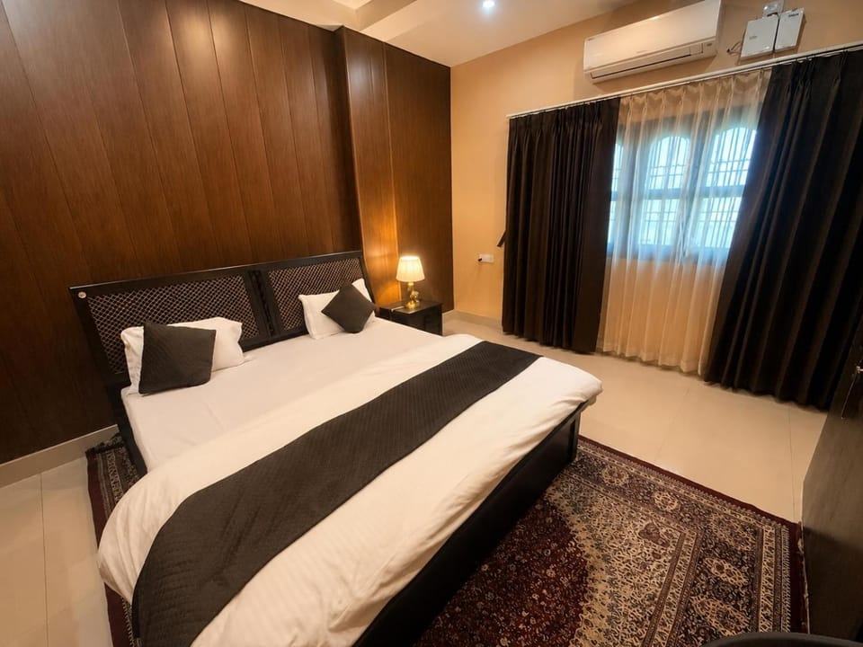 Photo of the whole room, Bedroom, air conditioner