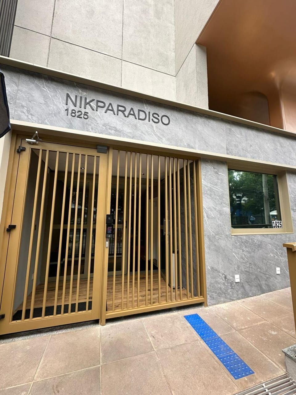 Facade/entrance