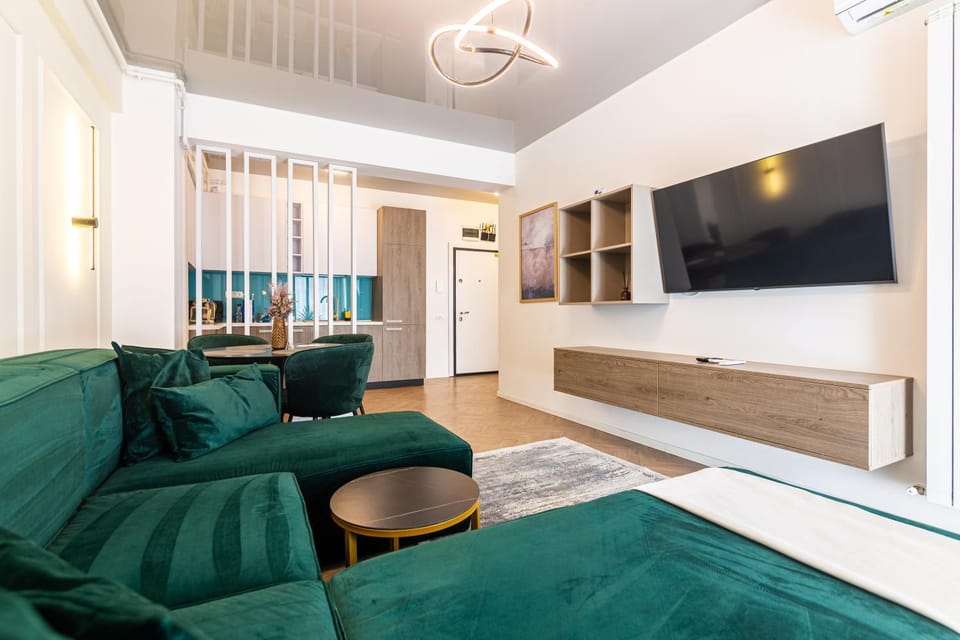 TV and multimedia, Kitchen or kitchenette, Living room, Seating area