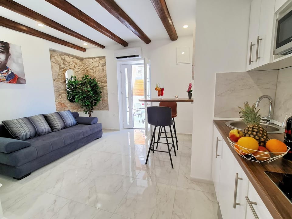 Kitchen or kitchenette, Living room, Seating area