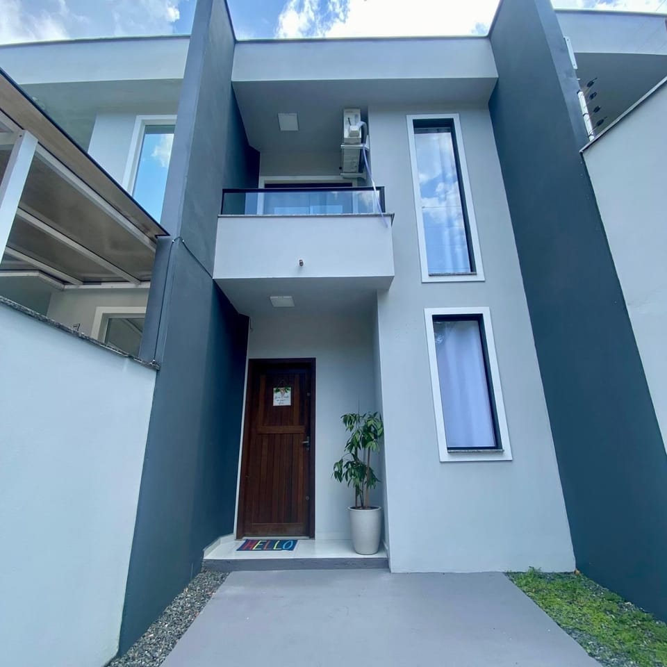 Casa completa com 2 quartos e garagem perto do aeroporto House in Joinville