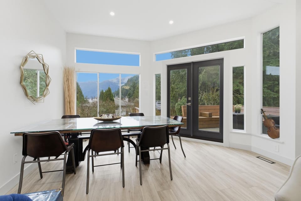 Balcony/Terrace, Dining area, Mountain view