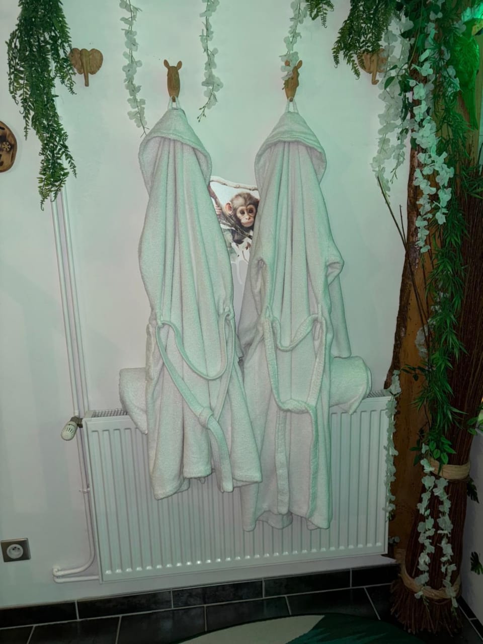 La JUNGLE et sa balnéothérapie House in Île-de-France
