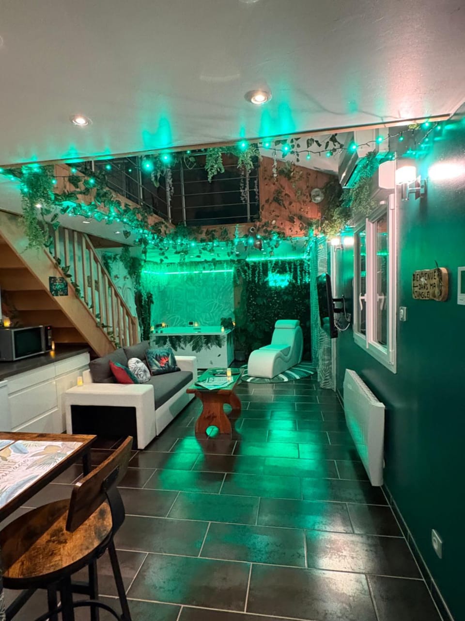 La JUNGLE et sa balnéothérapie House in Île-de-France