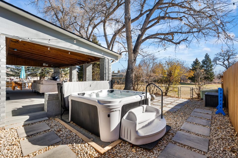Hot Tub, Hot Tub