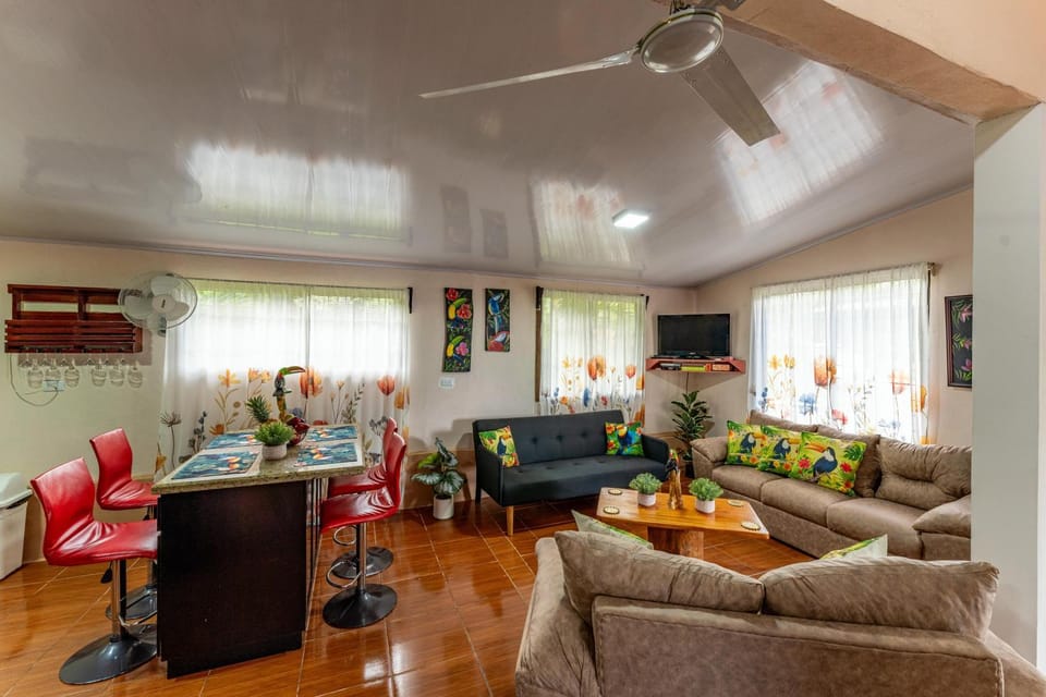 Communal lounge/ TV room, Seating area, Dining area, Evening entertainment