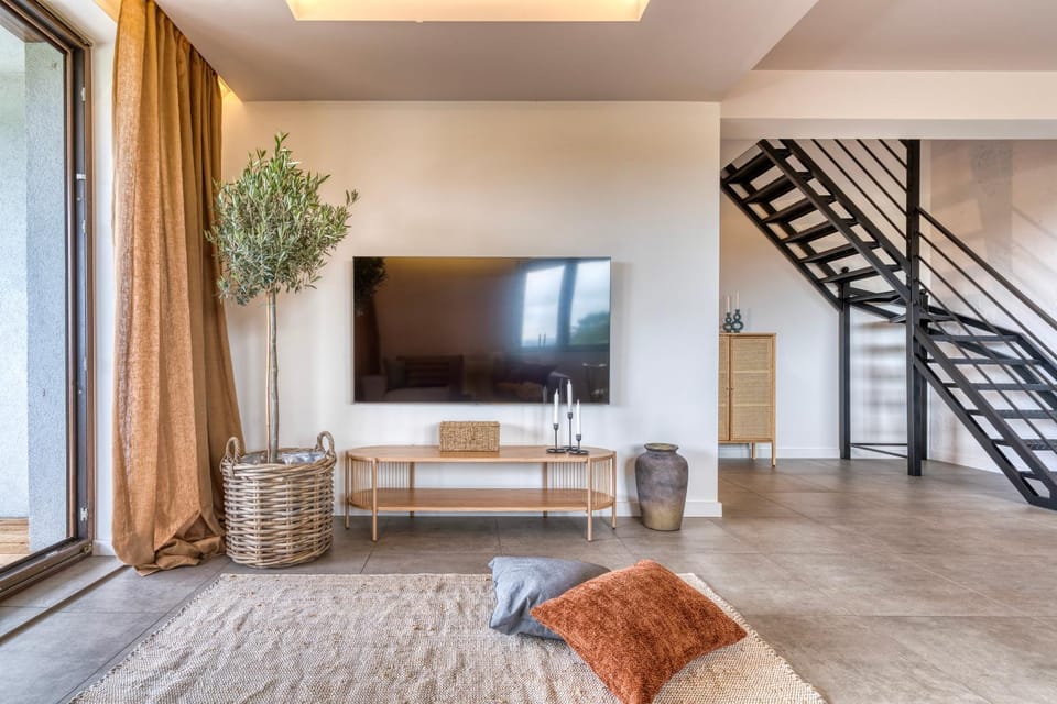 Communal lounge/ TV room, TV and multimedia, Living room, Seating area, Evening entertainment