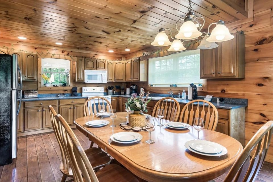 Dining area, kitchen
