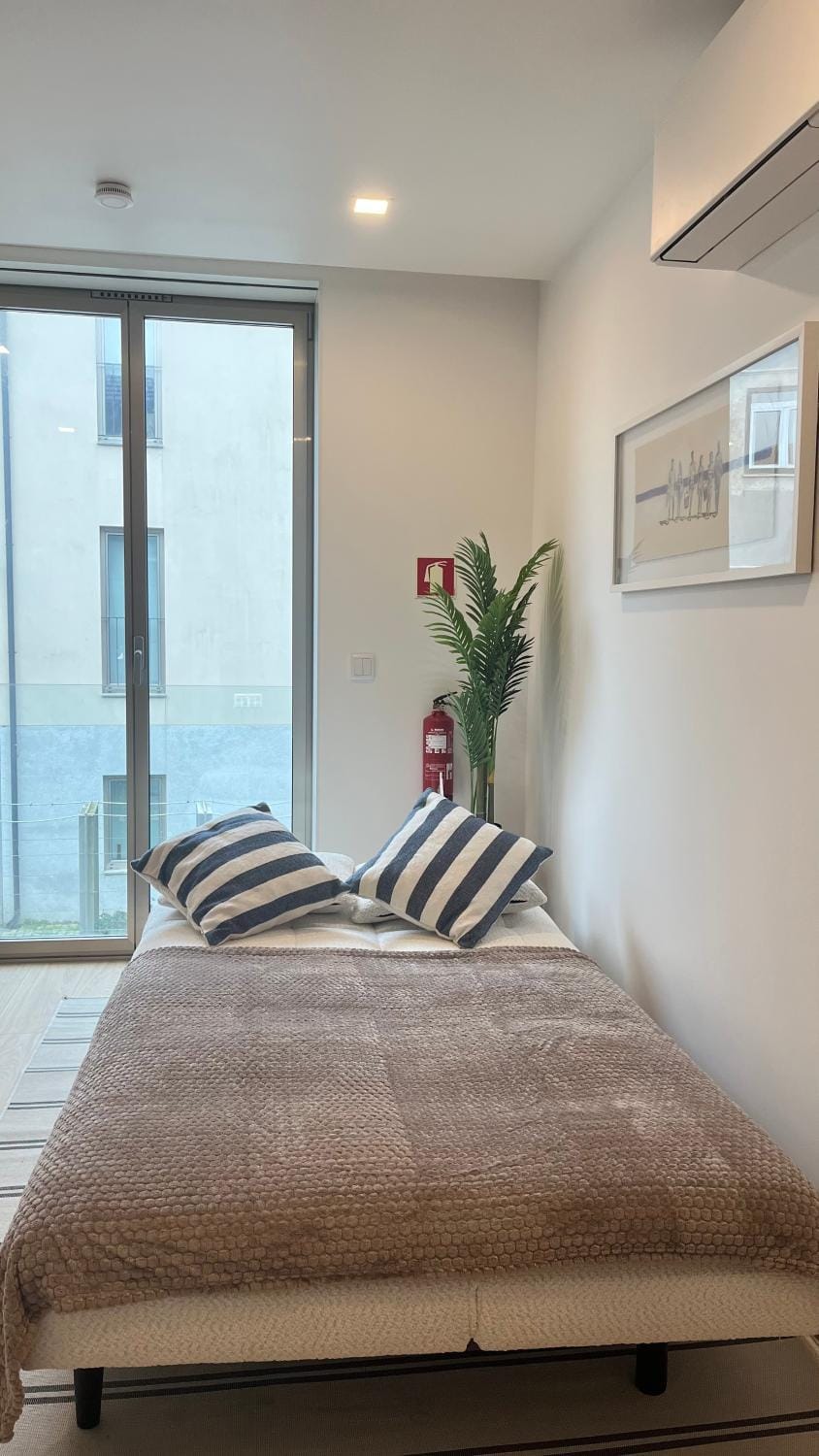 Bed, Living room
