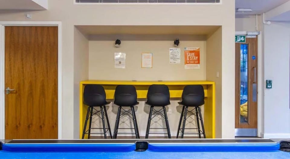 Lounge or bar, Seating area