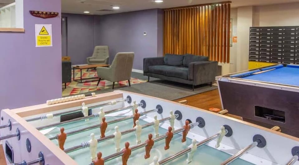 Game Room, Seating area