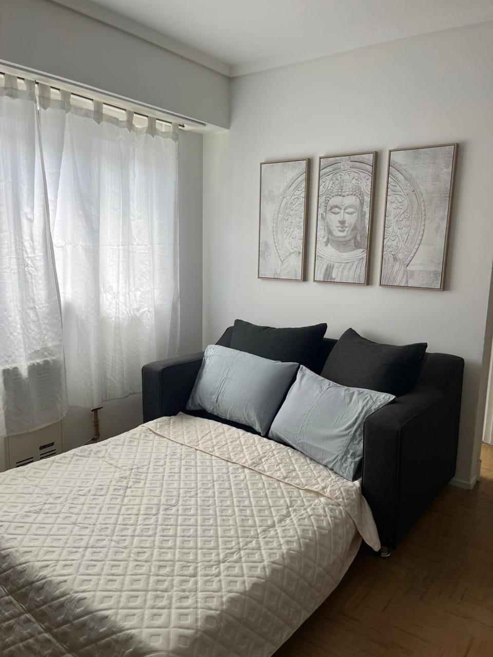Bed, Living room