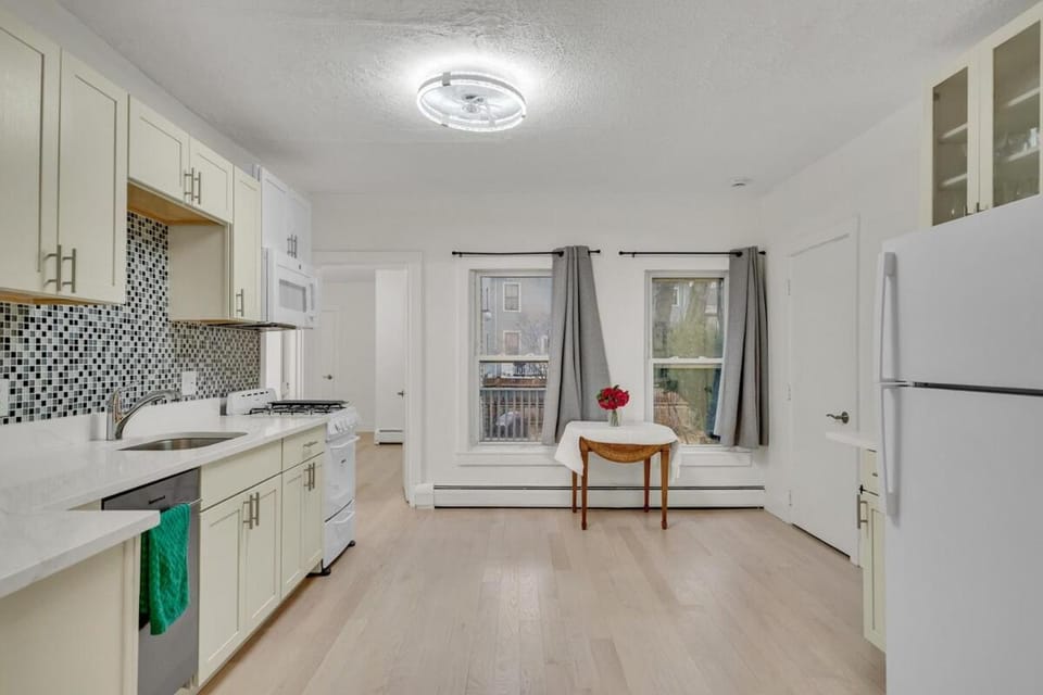 Entire renovated one-bedroom apartment Apartment in Somerville