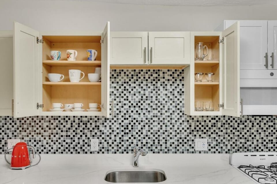 Entire renovated one-bedroom apartment Apartment in Somerville