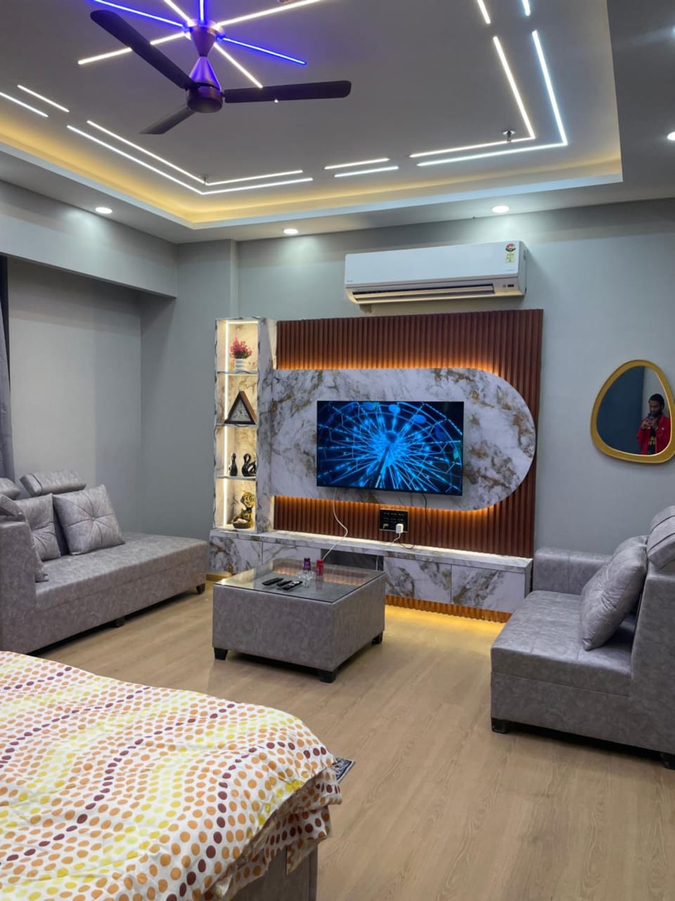Yadav stays Apartment in Noida