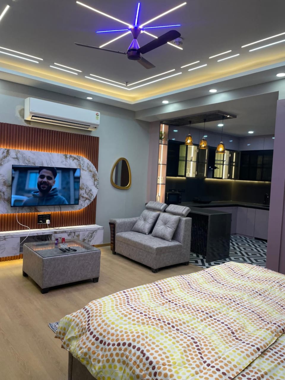 Yadav stays Apartment in Noida