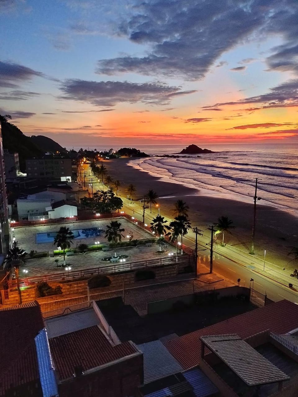 Casa com 12 suítes Praia dos Sonhos House in Itanhaém
