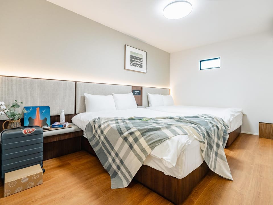 Photo of the whole room, Bedroom