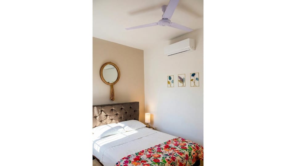 Bed, Photo of the whole room, air conditioner
