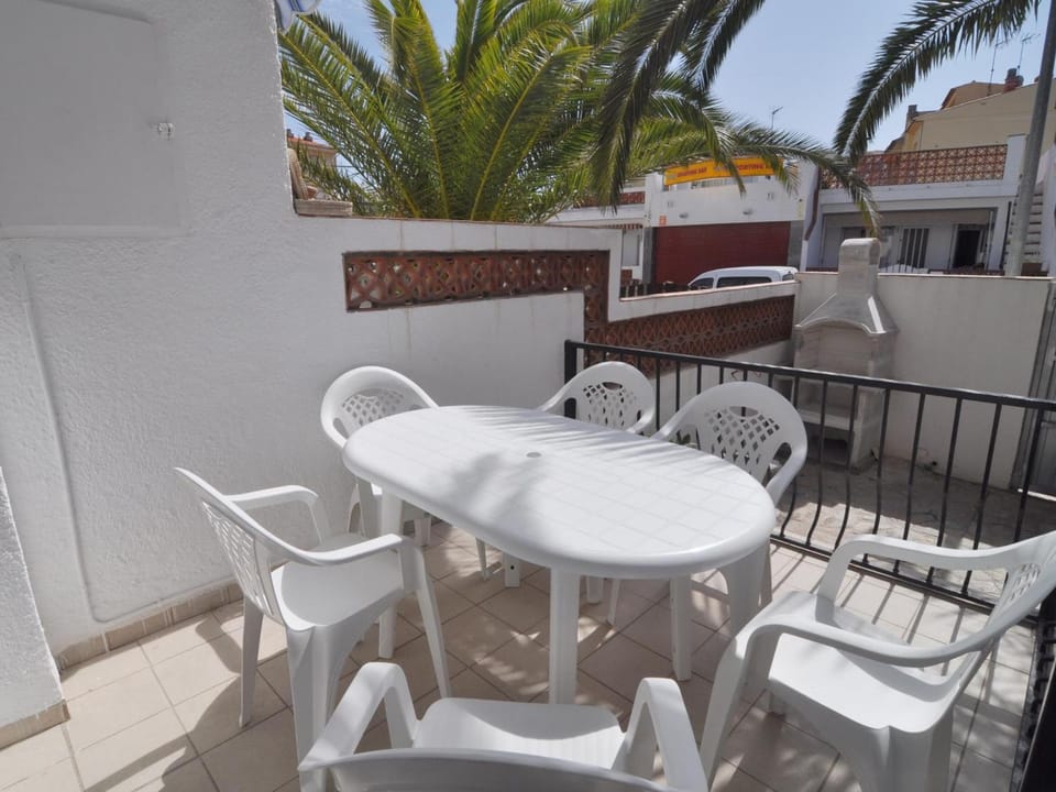 Casa acogedora a 1min de la playa con terraza y parking - HISP-7-10 House in L'Escala