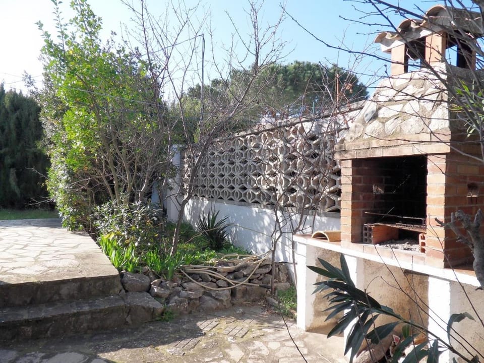 Casa Brigitte: Tranquilidad, Jardín Amplio, WiFi, a Sólo 200 Metros de la Playa - HISP-7-16 Villa in L'Escala