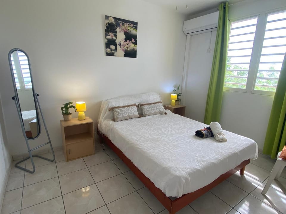 Appartement 2 Pièces Climatisé Proche Plage - FR-1-765-35 Apartment in Les Trois-Îlets