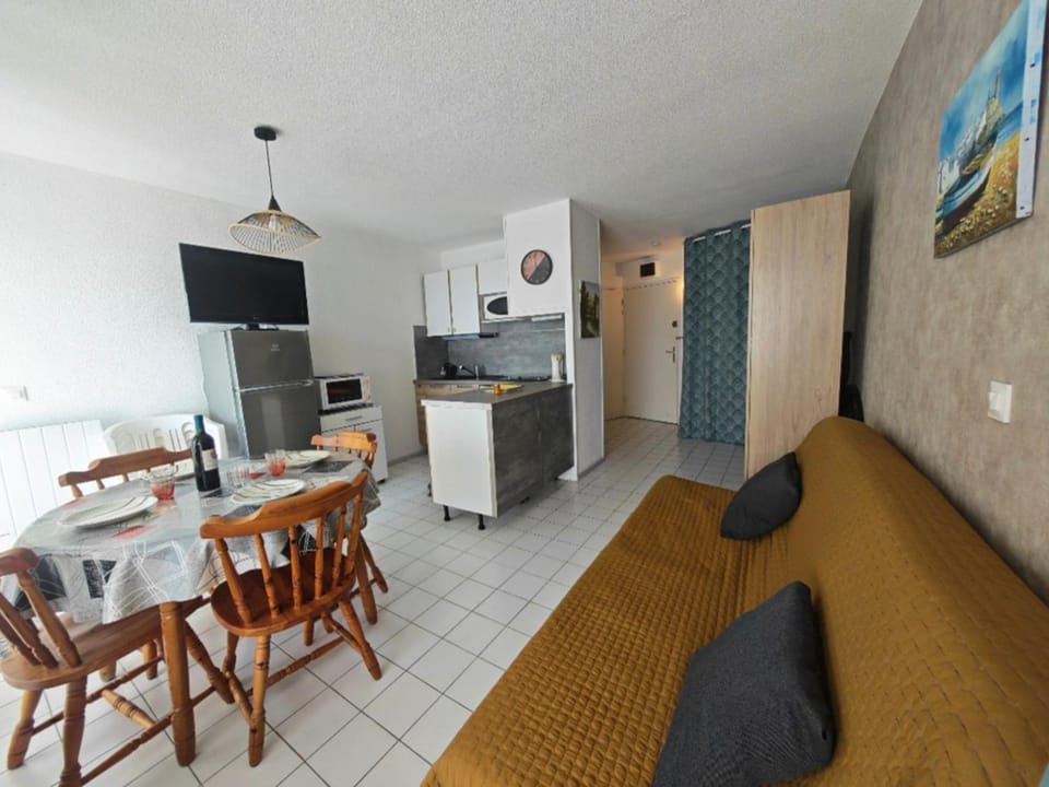 Canet-en-Roussillon Studio Alcôve 4 Pers - Vue Mer - Parking - FR-1-794-171 Apartment in Canet-en-Roussillon