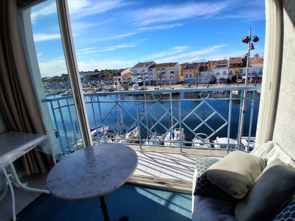 Appartement lumineux à Mèze - 4 pers, 2 ch, Clim, Parking - FR-1-604-57 Apartment in Mèze