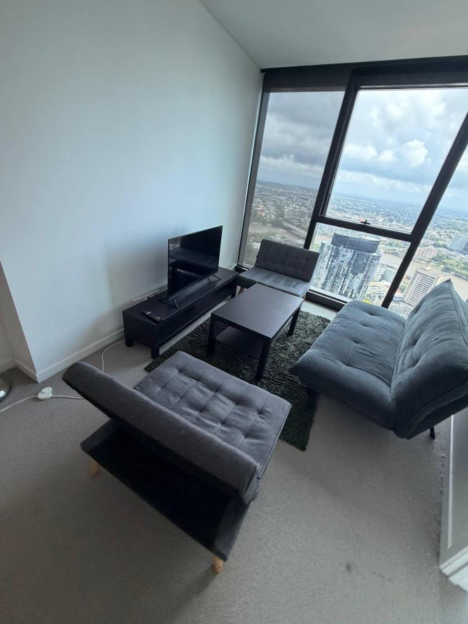 Skyrise Upper floor Infinite Pool Apartment in Kangaroo Point