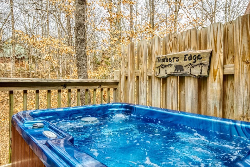 Timbers Edge Family-Friendly 4BR Cabin Near the Parkway Cabin in Pigeon Forge