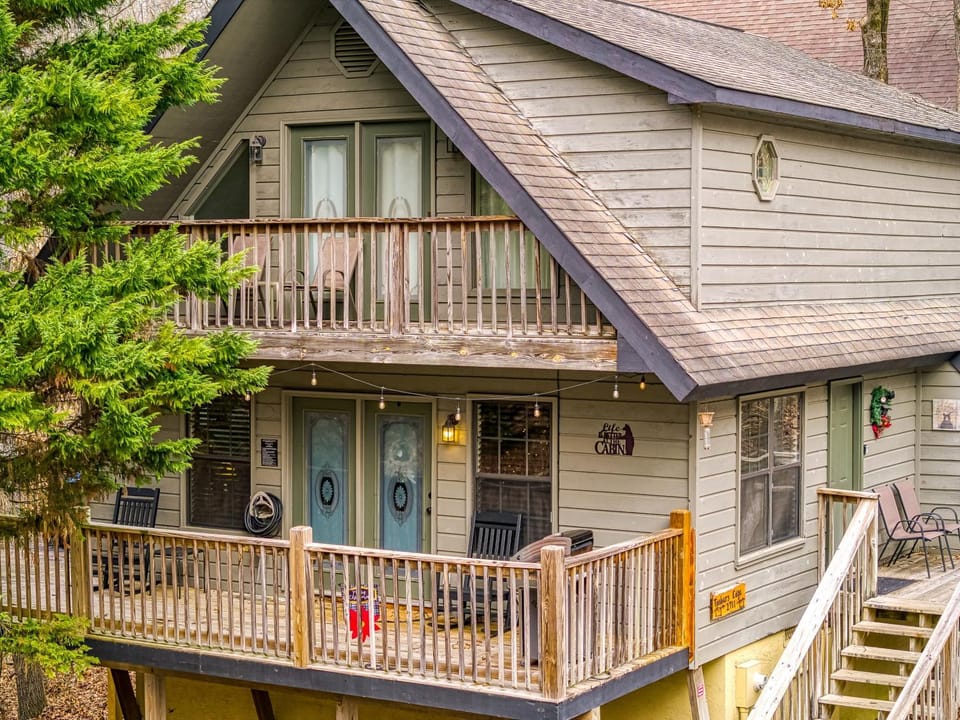 Timbers Edge Family-Friendly 4BR Cabin Near the Parkway Cabin in Pigeon Forge