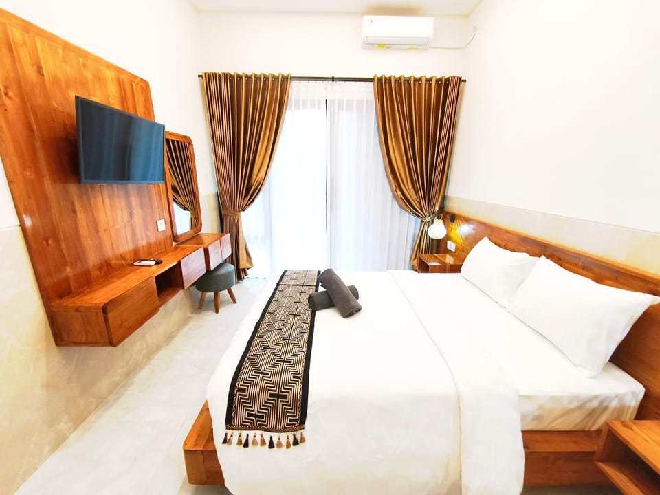 Bed, TV and multimedia, Photo of the whole room, Bedroom, towels, air conditioner