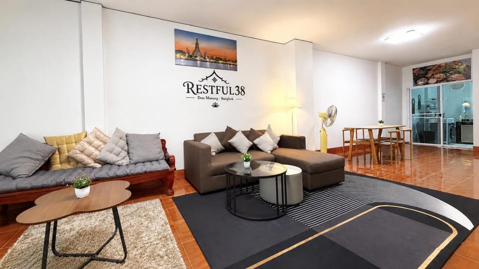 Living room, Seating area