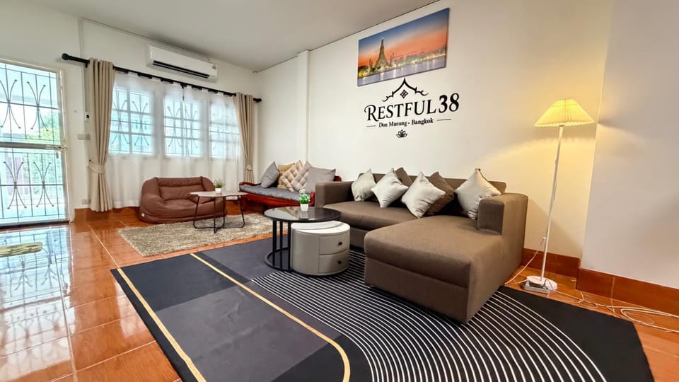 Living room, Seating area