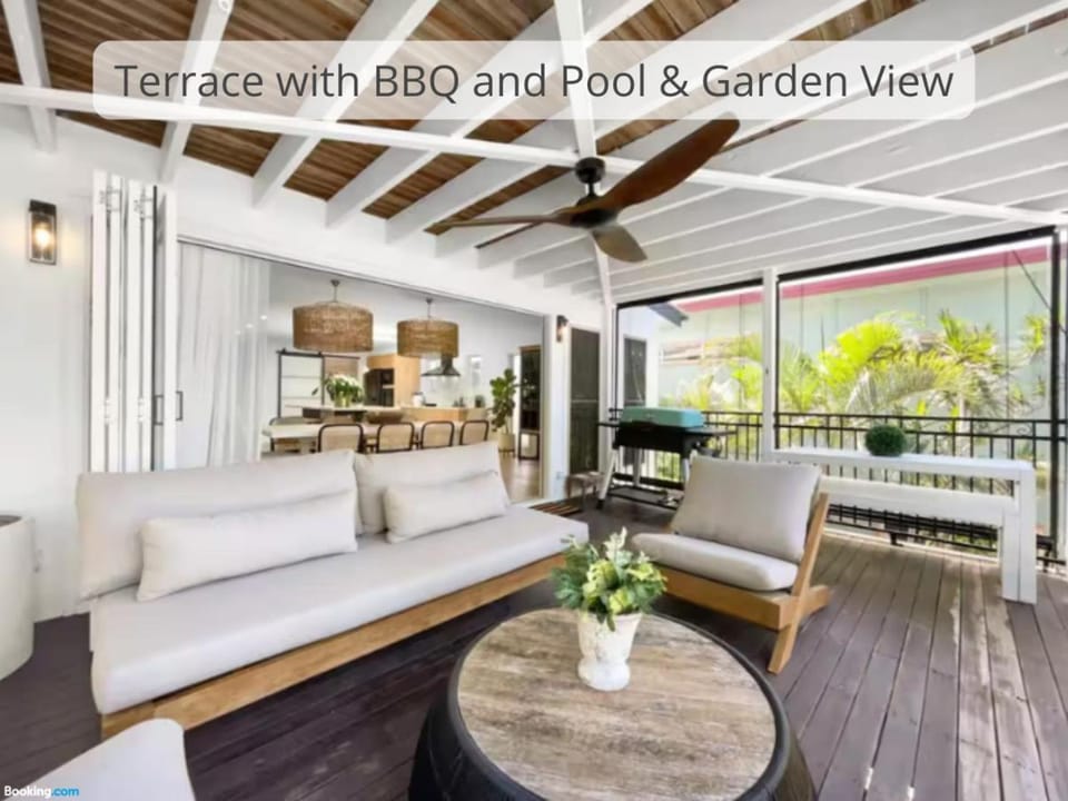 Luxe Family Retreat - Private Pool - Ping Pong Table - Rooftop Terrace - 400m from Golden Beach House in Golden Beach