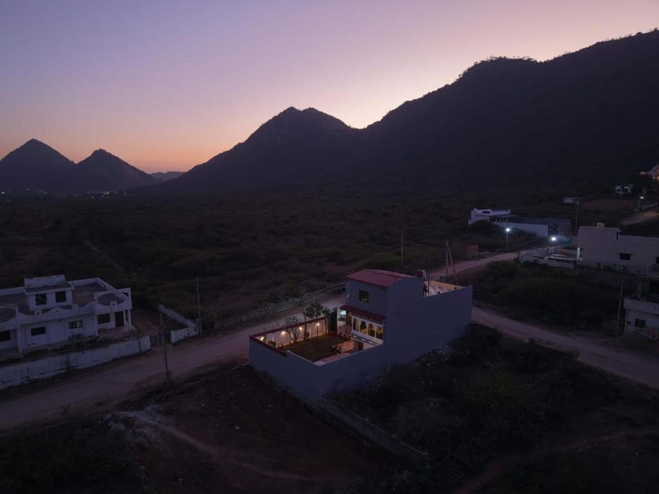 Property building, Nearby landmark, Neighbourhood, Natural landscape, Mountain view, Sunset