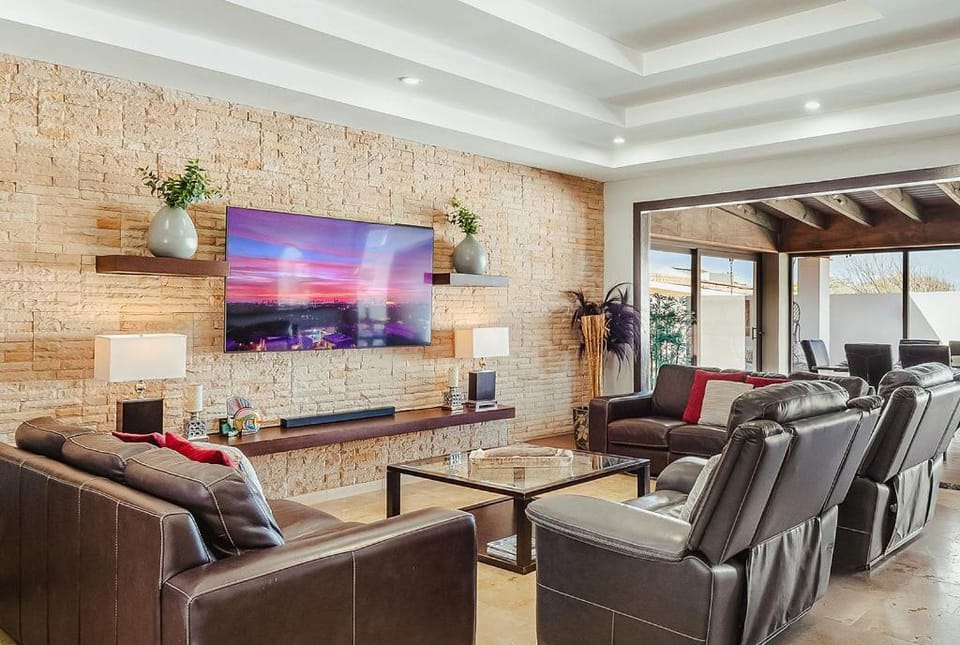 Communal lounge/ TV room, TV and multimedia, Living room, Seating area