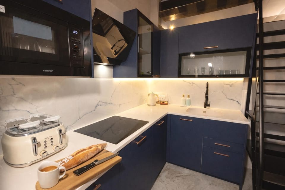 Coffee/tea facilities, Kitchen or kitchenette, microwave, minibar, stove, toaster