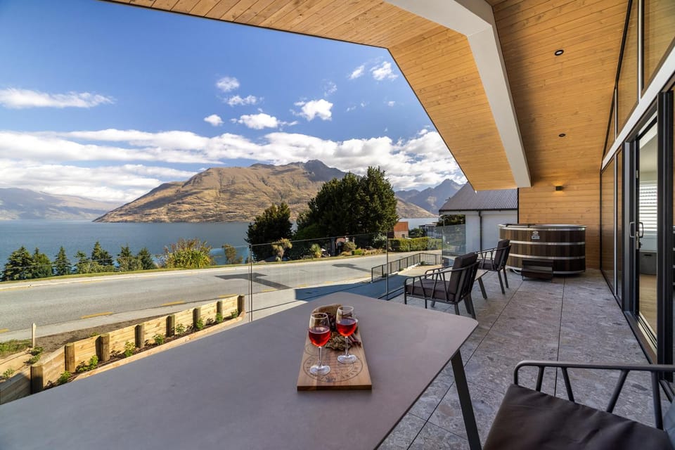 Day, Natural landscape, View (from property/room), Balcony/Terrace, Seating area, Lake view, Mountain view