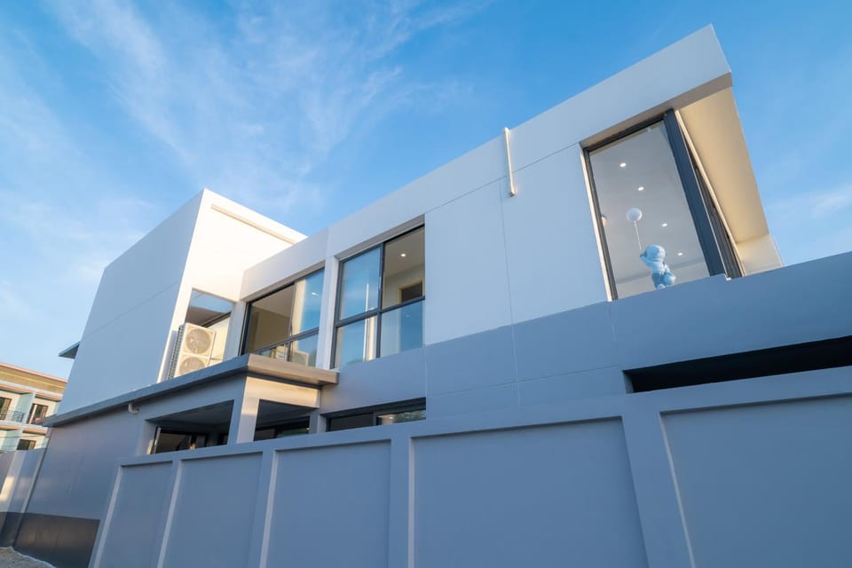 BangTao 5 Bedrooms 2026 New Modern Private Pool Villa Great Location Close to Bangtao Beach Villa in Choeng Thale