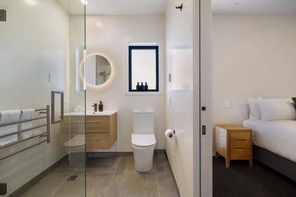 Toilet, Bed, Bathroom, Bedroom, towels