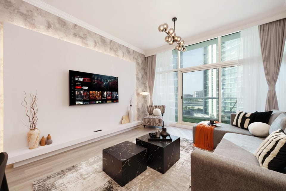 Coastal Elegance with PlayRoom PS5, 4BHK front JBR Beach Sleep 14 pax Apartment in Dubai