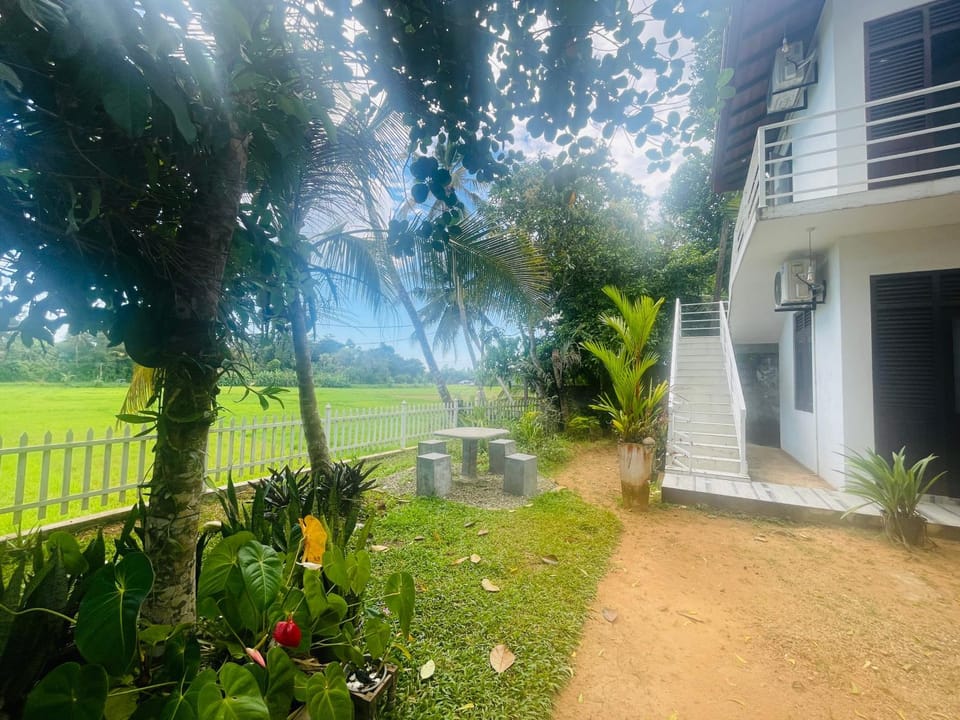 Facade/entrance, Day, Garden, Garden view