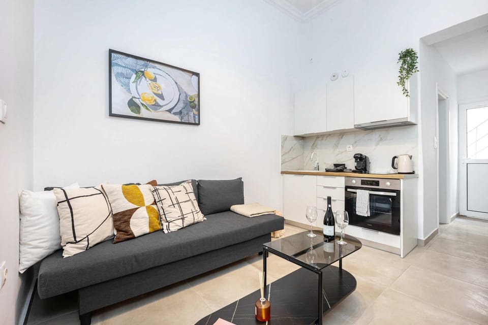 Kitchen or kitchenette, Seating area, Dining area