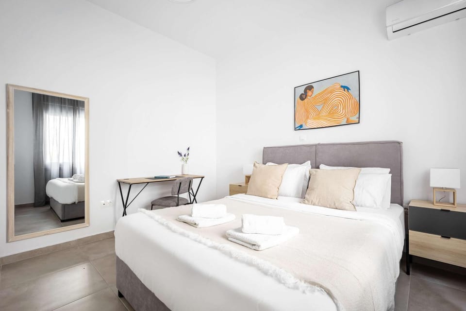 Photo of the whole room, Bedroom, air conditioner