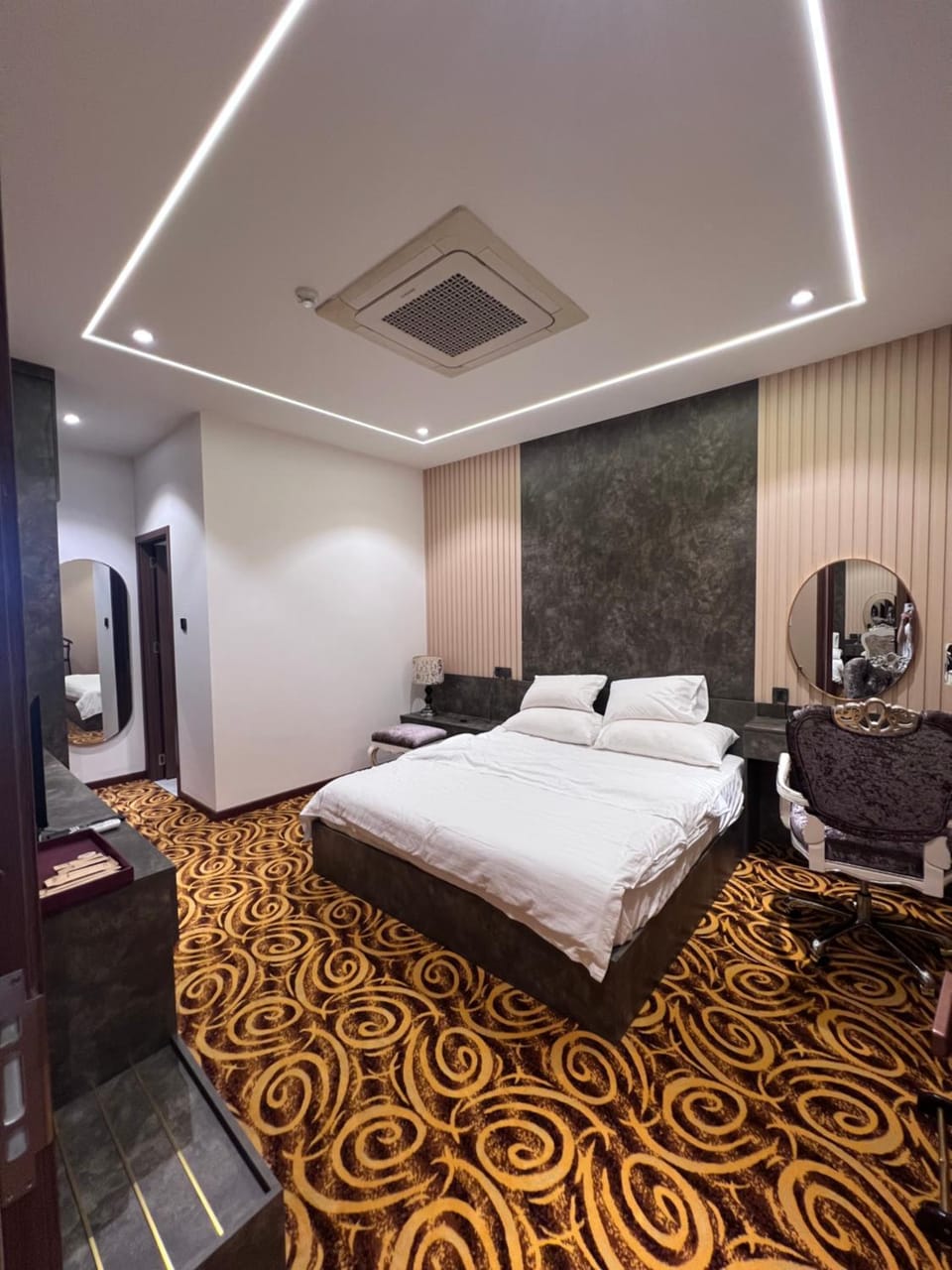 Hotel Hoàng Gia Hotel in Ho Chi Minh City